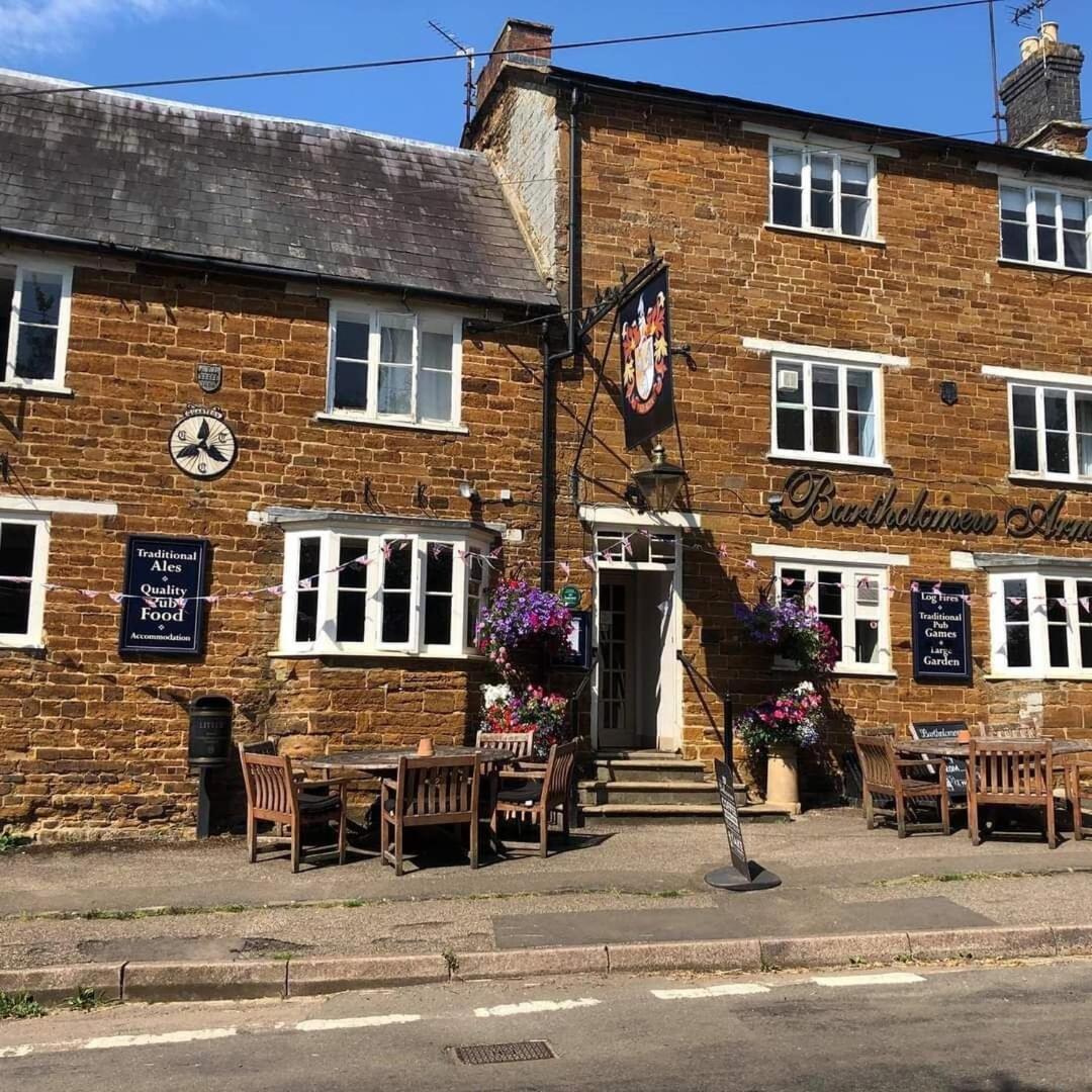 Bed and Breakfast Bartholomew Arms Maidford Екстер'єр фото